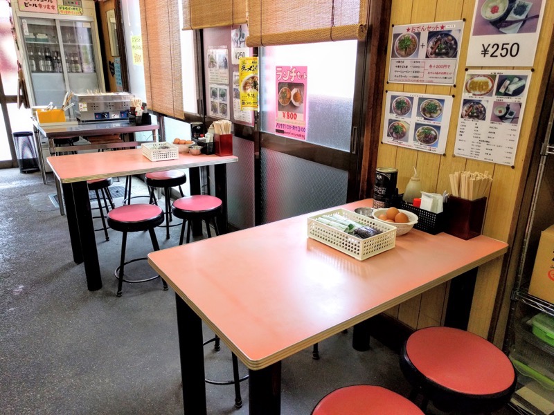 まるやま-テーブル席.jpg まるやま テーブル席