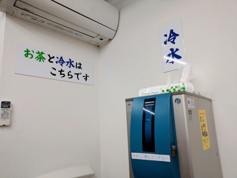 元祖ラーメン長浜家(中洲・家2)-04冷水案内.jpg 元祖ラーメン長浜家 中洲 家2 04冷水案内