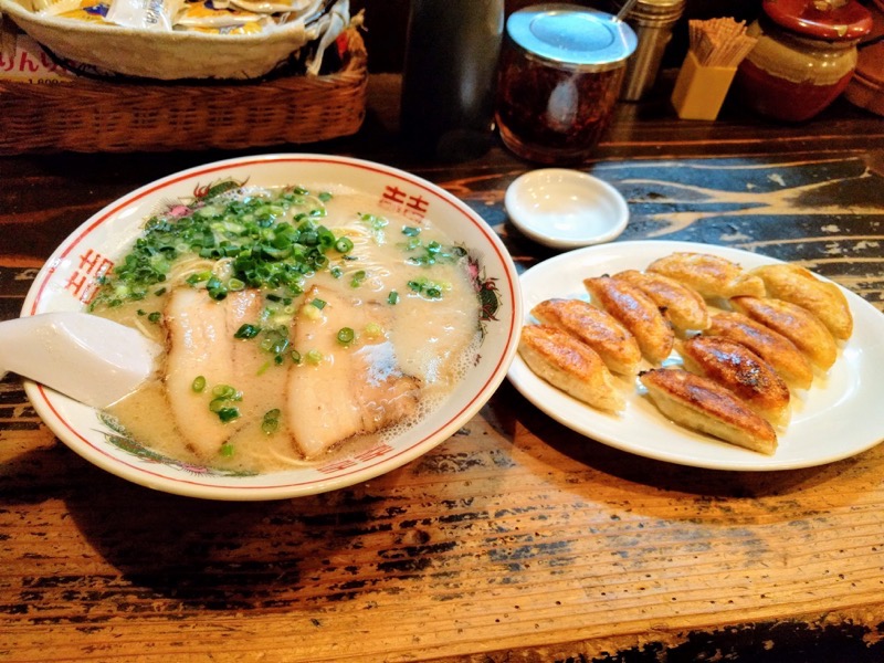 トン骨野郎てつ屋-10ラーメンと餃子.jpg トン骨野郎てつ屋 10ラーメンと餃子