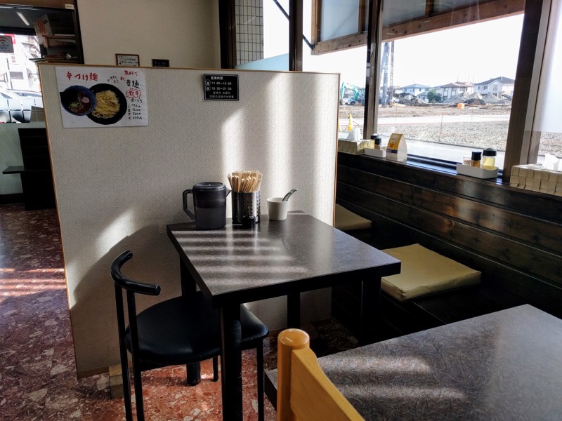 サキマサ-09テーブル席.jpg サキマサ 09テーブル席