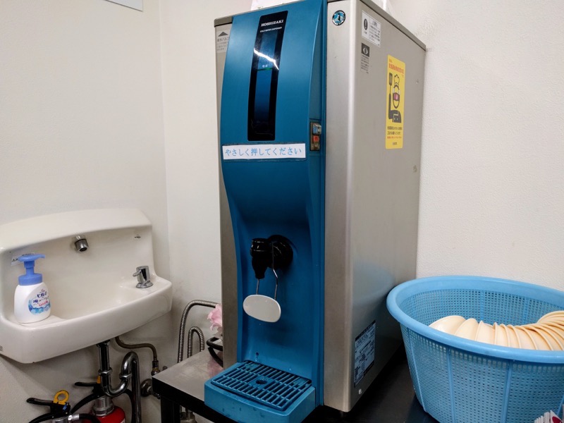 元祖ラーメン長浜家(中洲・家2)-05ウォーターサーバー.jpg 元祖ラーメン長浜家 中洲 家2 05ウォーターサーバー