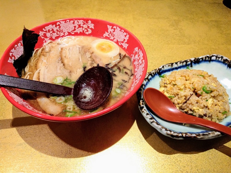 黄金ラーメン-15くまもとラーメンとチャーハン.jpg 黄金ラーメン 15くまもとラーメンとチャーハン