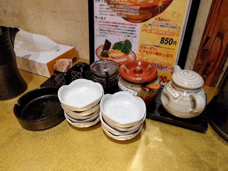 黄金ラーメン-14調味料.jpg 黄金ラーメン 14調味料