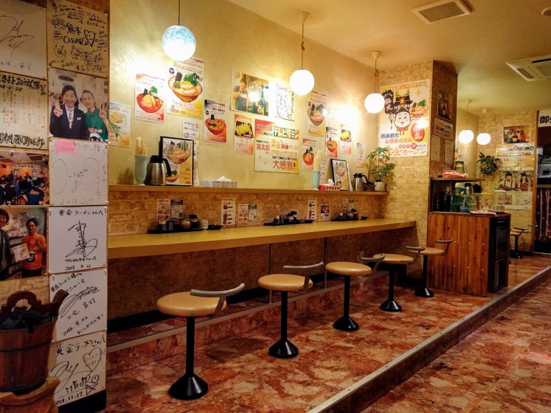 黄金ラーメン-04カウンター席.jpg 黄金ラーメン 04カウンター席