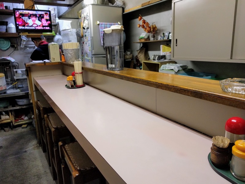 酔虎ラーメン-06カウンター席.jpg 酔虎ラーメン 06カウンター席