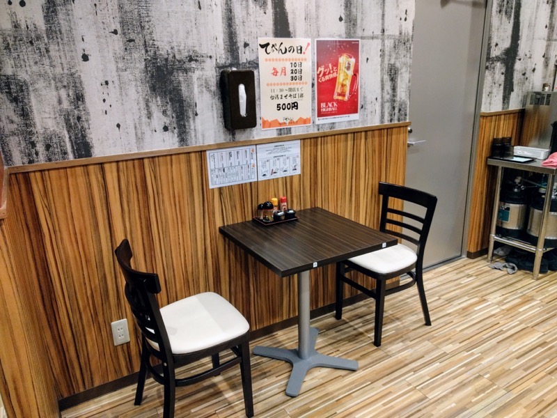 てっぺん熊本店-06テーブル席.jpg てっぺん熊本店 06テーブル席