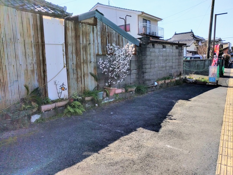 ラーメン角萬-03駐車場.jpg ラーメン角萬 03駐車場