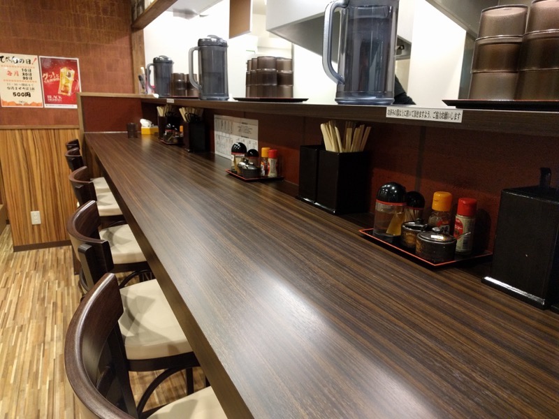 てっぺん熊本店-05カウンター席.jpg てっぺん熊本店 05カウンター席