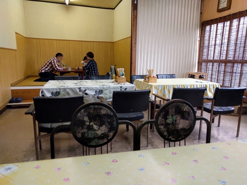 06テーブル席小上がり.jpg 06テーブル席小上がり