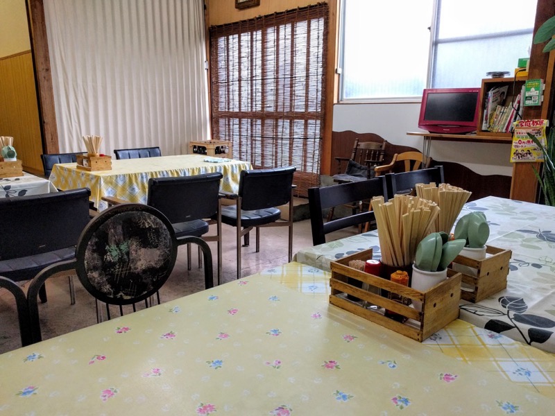 05テーブル席.jpg 05テーブル席