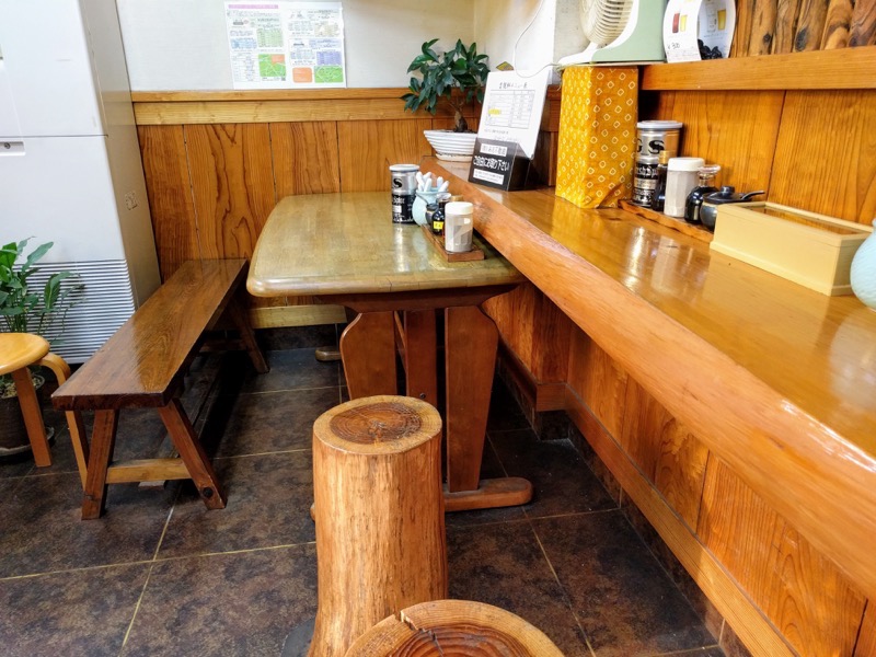 06カウンター席