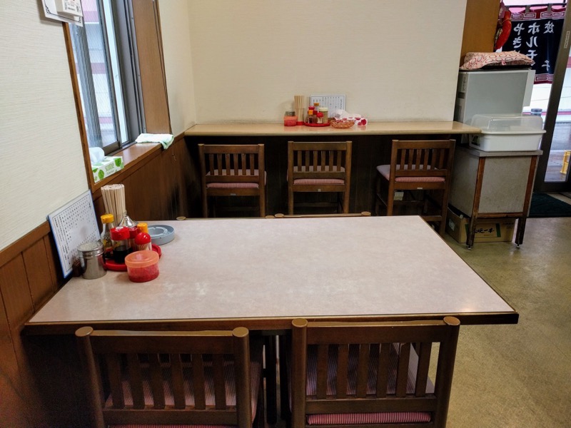 03テーブル席.jpg 03テーブル席