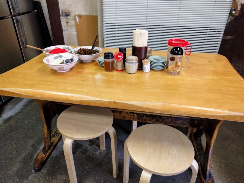 04テーブル席.jpg 04テーブル席