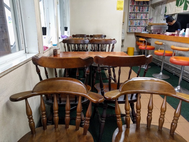 04テーブル席.jpg 04テーブル席