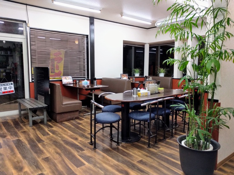 07テーブル席.jpg 07テーブル席