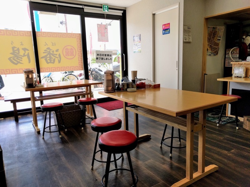 07テーブル席.jpg 07テーブル席