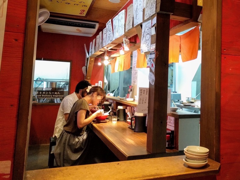 08カウンター席.jpg 08カウンター席