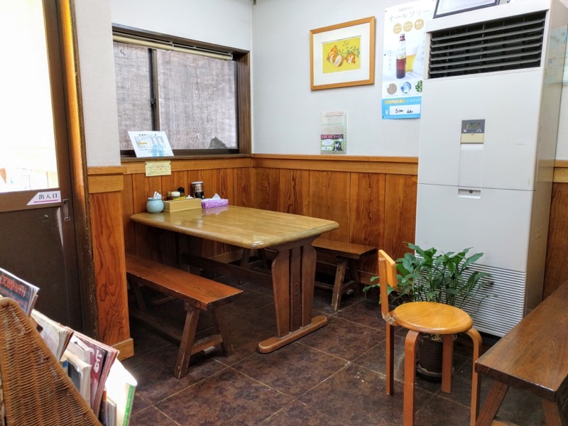 08テーブル席