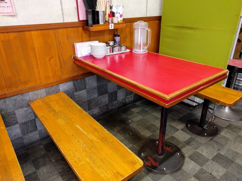 05テーブル席.jpg 05テーブル席