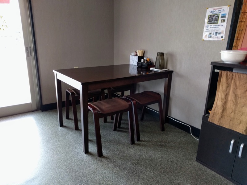 06テーブル席.jpg 06テーブル席