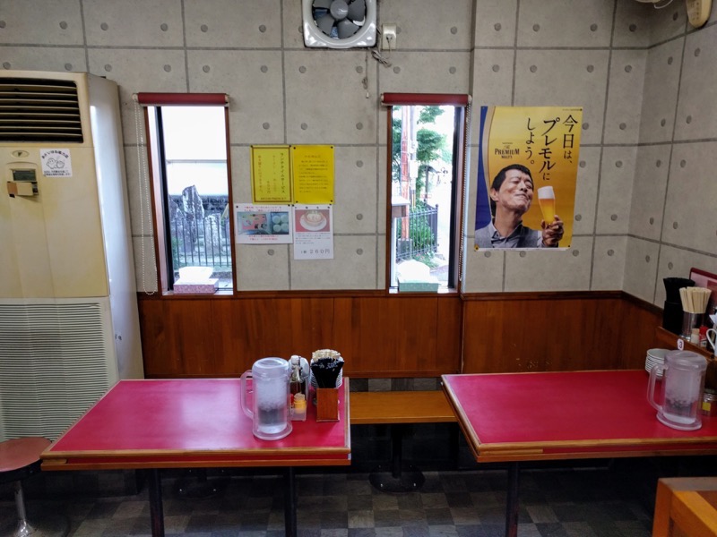 06テーブル席.jpg 06テーブル席