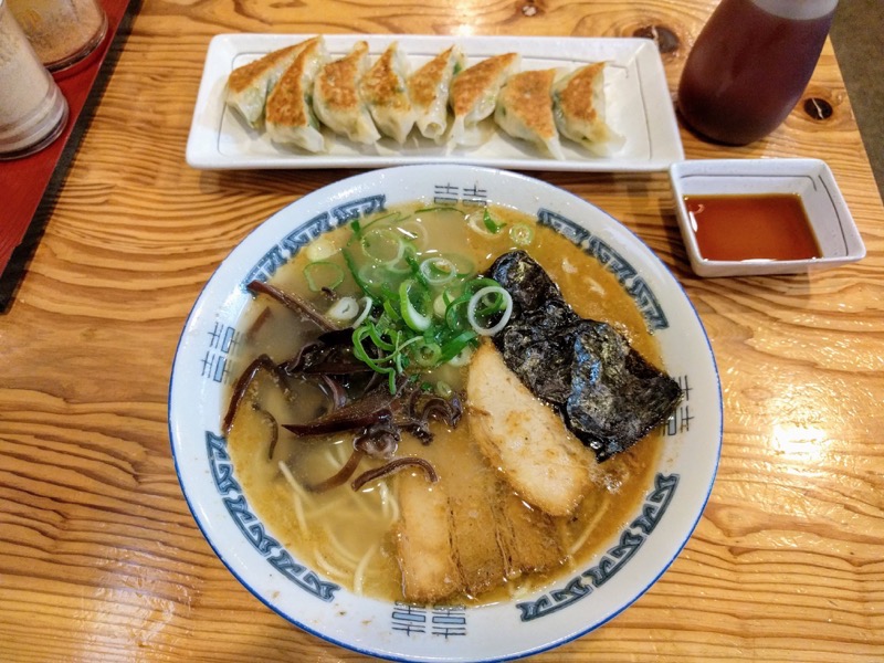 13ラーメンと餃子.jpg 13ラーメンと餃子