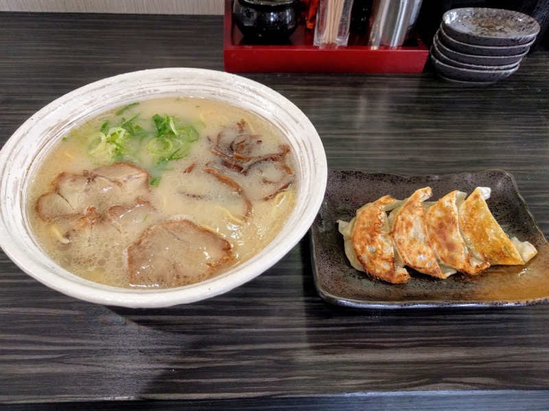 11ラーメンと餃子.jpg 11ラーメンと餃子