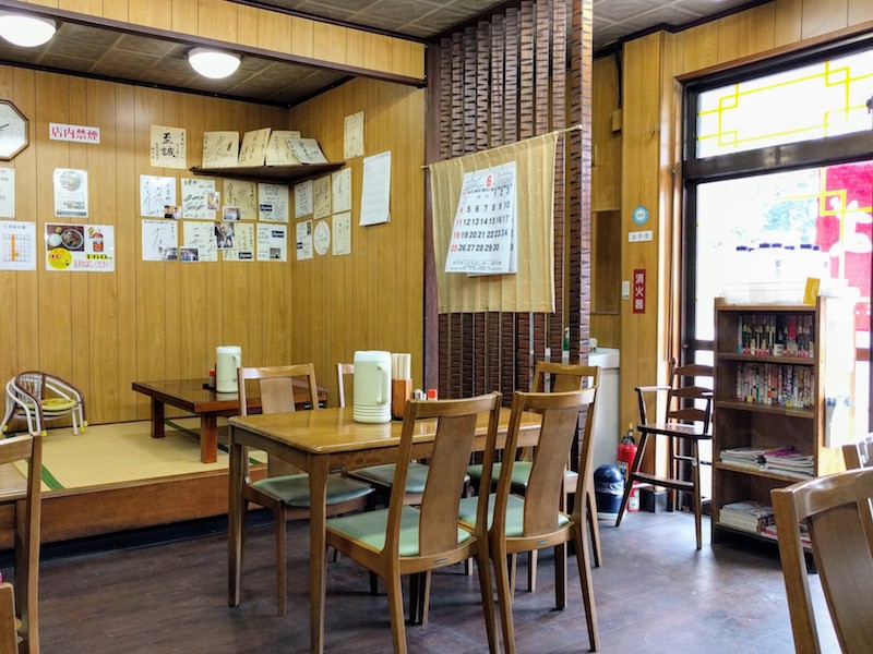 05テーブル席.jpg 05テーブル席