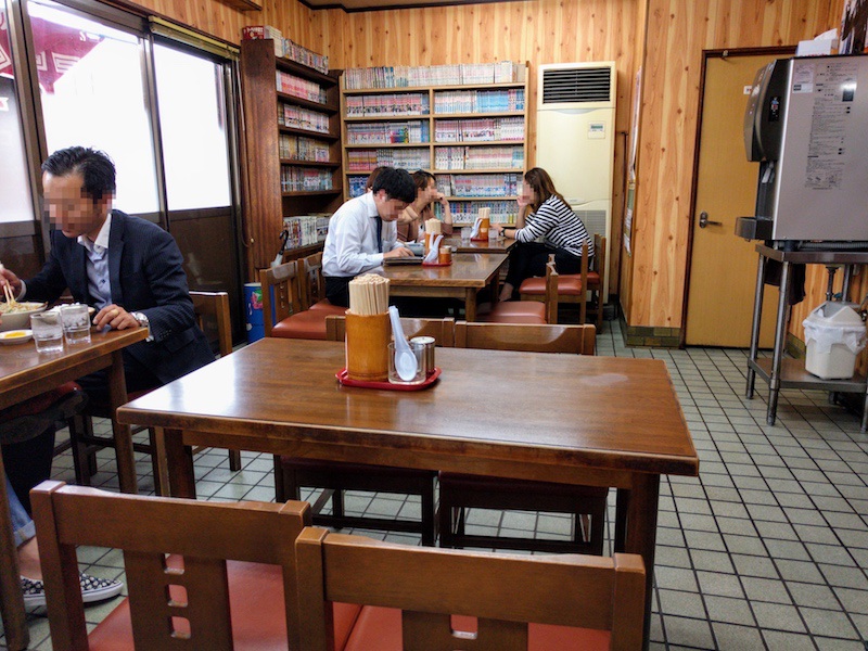 05テーブル席.jpg 05テーブル席