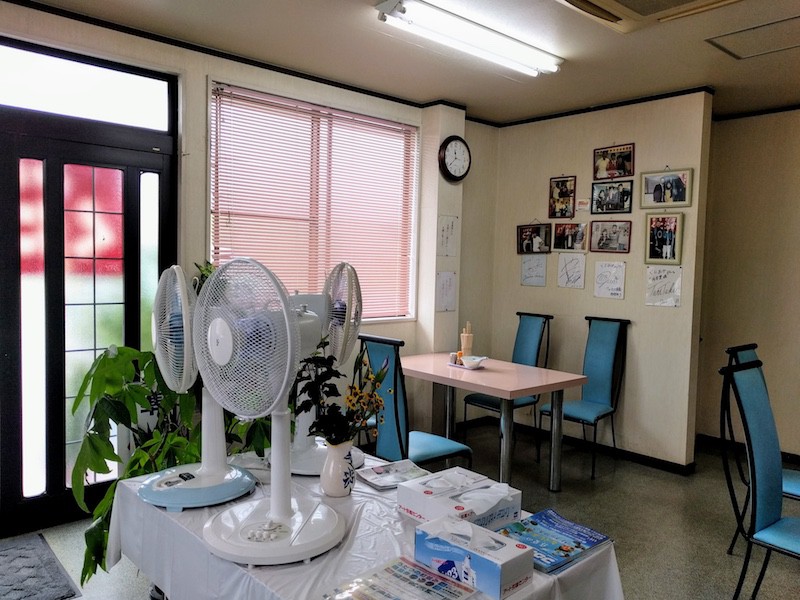 02テーブル席.jpg 02テーブル席