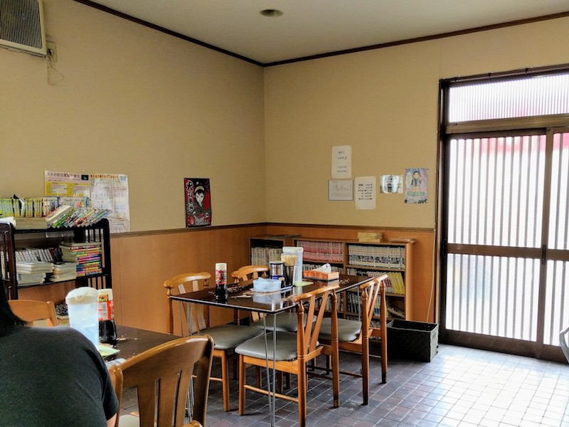 04テーブル席.jpg 04テーブル席