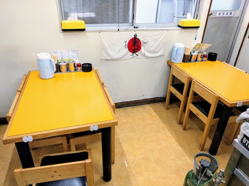 06テーブル席.jpg 06テーブル席