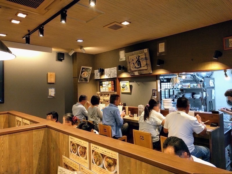 06カウンター席.jpg 06カウンター席