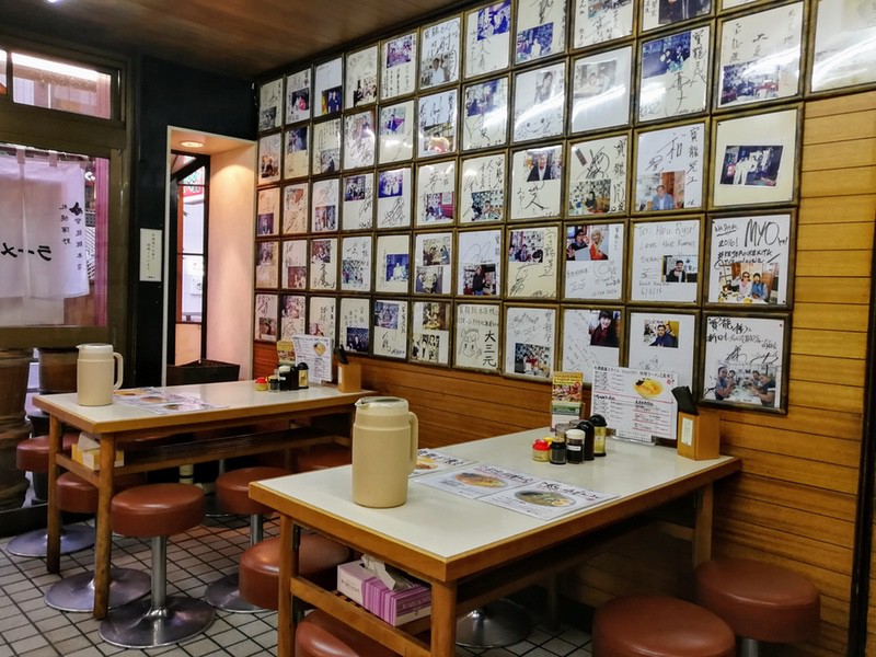 04テーブル席.jpg 04テーブル席