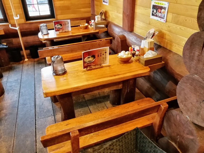 04テーブル席.jpg 04テーブル席