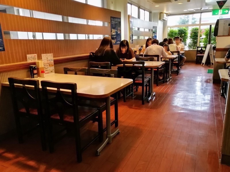 08テーブル席