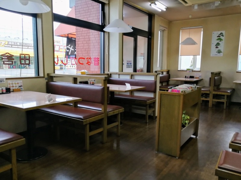 05テーブル席.jpg 05テーブル席