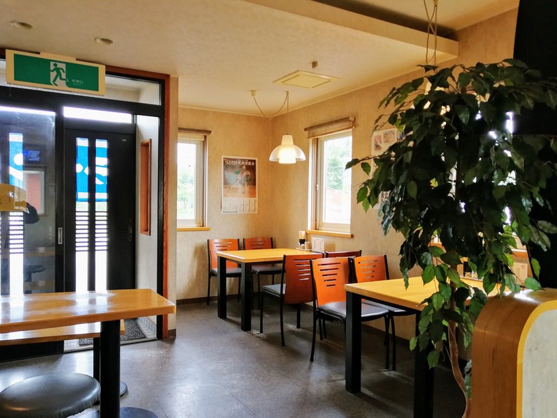 02テーブル席.jpg 02テーブル席