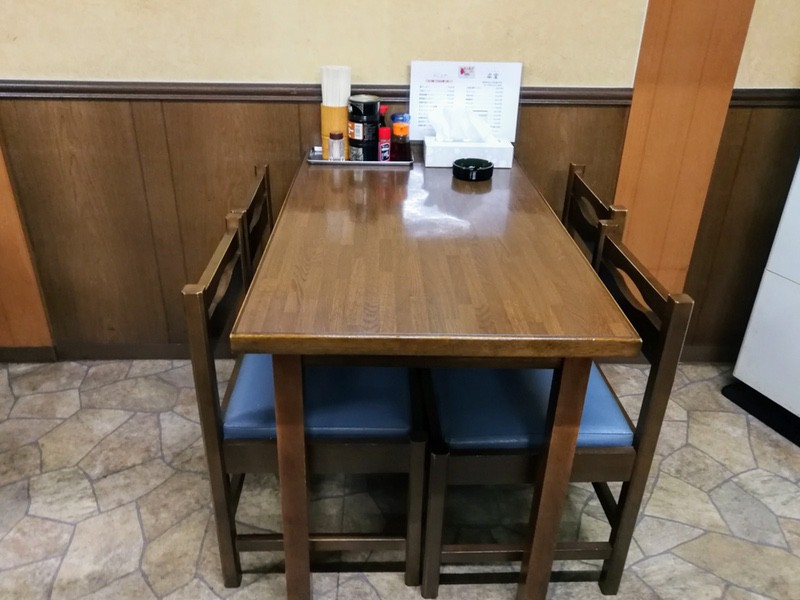 04テーブル席.jpg 04テーブル席