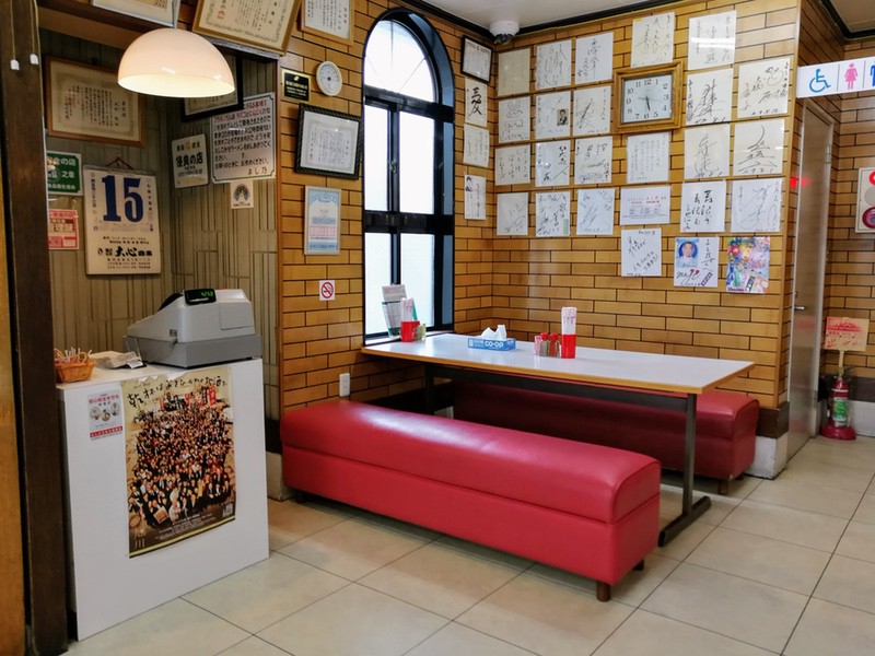 07テーブル席.jpg 07テーブル席