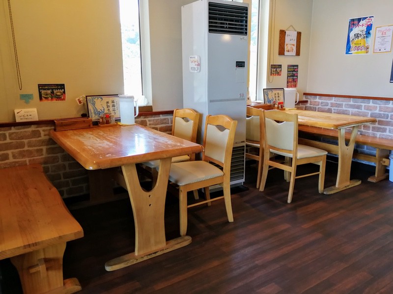 07テーブル席.jpg 07テーブル席