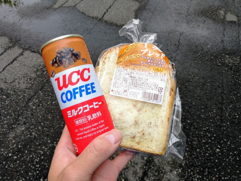 12コーヒーとパン.jpg 12コーヒーとパン