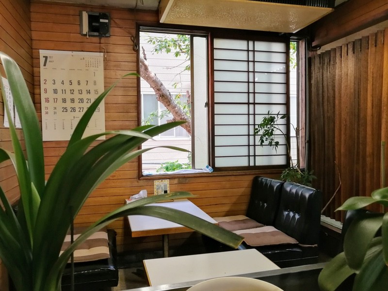 06テーブル席奥.jpg 06テーブル席奥