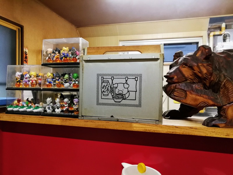 03岡持ちとフィギュア.jpg 03岡持ちとフィギュア