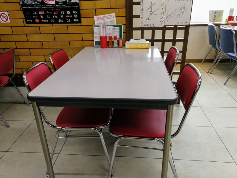 08テーブル席.jpg 08テーブル席