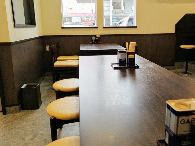 05テーブル席.jpg 05テーブル席