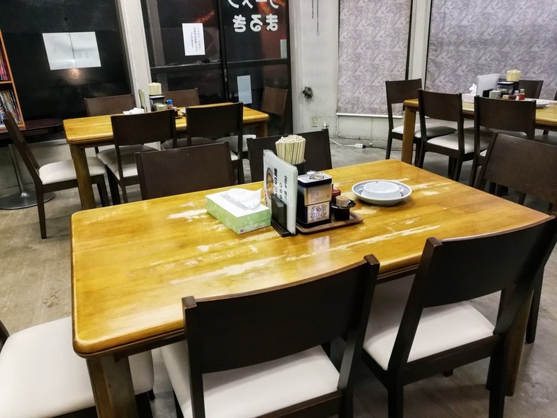 05テーブル席.jpg 05テーブル席