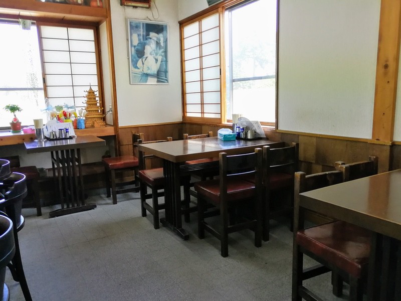 05テーブル席.jpg 05テーブル席