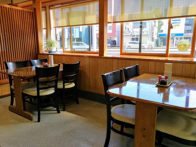 05テーブル席.jpg 05テーブル席