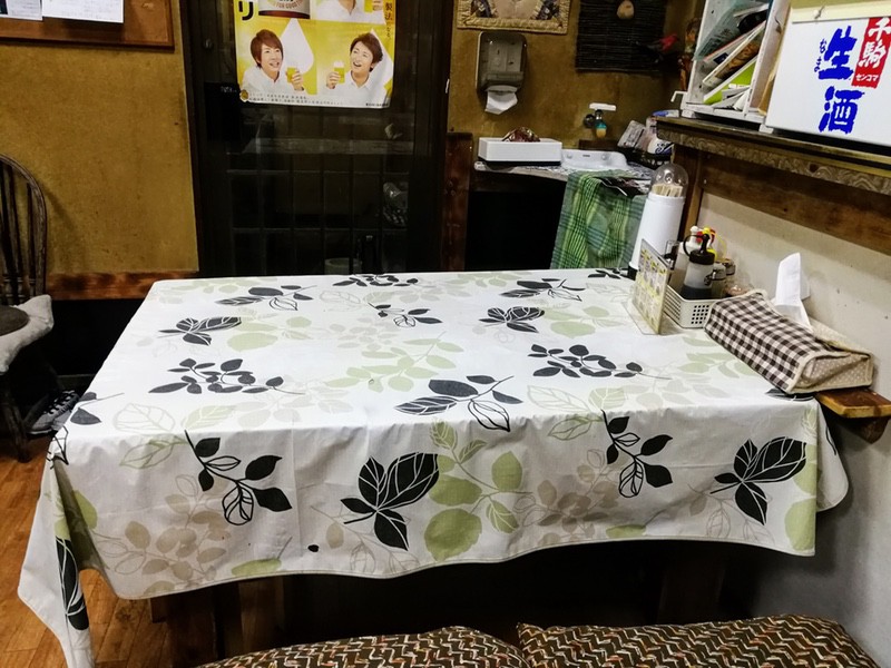 05テーブル席.jpg 05テーブル席